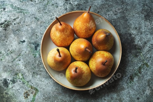 Preview: Fresh home grown pears