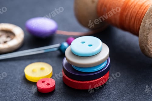 Preview: Bright buttons, spool thread and pins