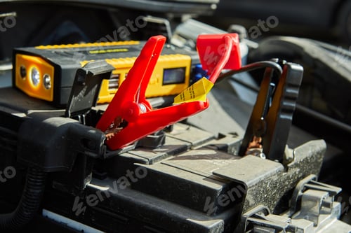 Preview: charging a car with electricity through cables from a compact battery
