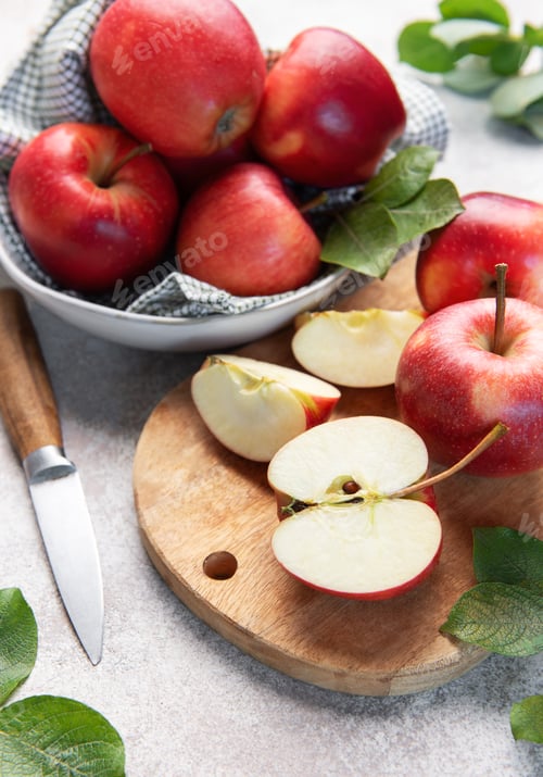 Preview: Red apples, whole and sliced, on cutting board