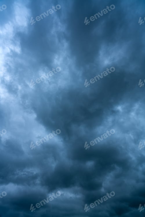 Preview: Dark thunderstorm clouds
