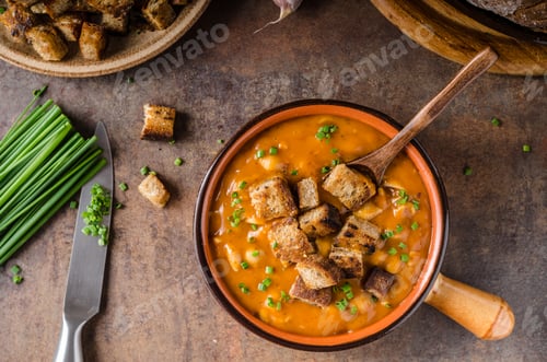 Preview: Goulash soup with croutons