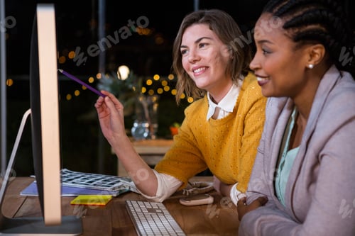 Preview: Businesswomen Working On Computer At Their Desk In The Office