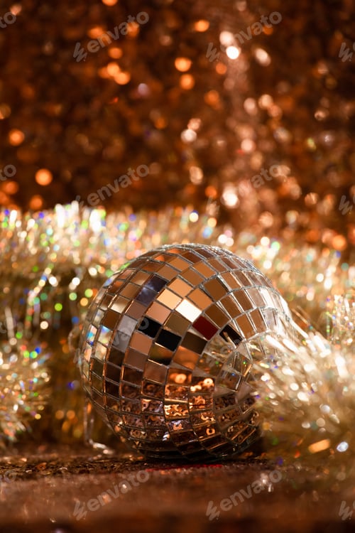 Preview: disco ball in tisel on sequin background