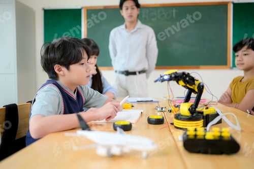 Preview: STEM Class, Teacher and students in basic engineering classroom
