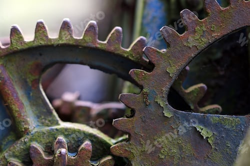 Preview: Forgotten, broken mechanism at the dump