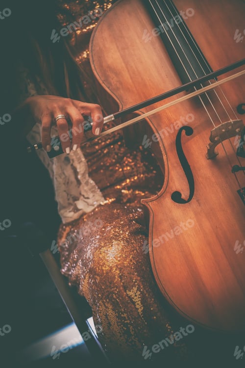 Preview: Playing cello