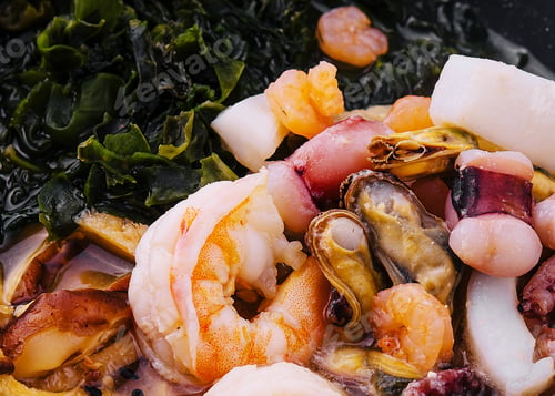 Preview: chinese soup with seaweed and seafood