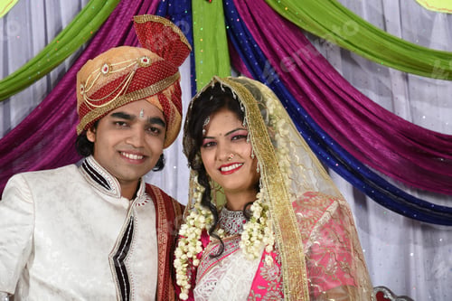 Preview: Traditional Indian bride and groom in marriage ceremony