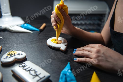 Preview: Preparation of handmade gingerbread with symbols of Ukraine, icing.