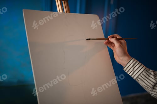 Preview: Artist with palette and brush in front of easel