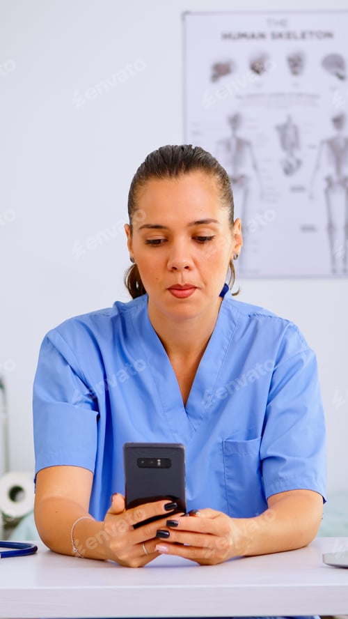 Preview: Experienced woman nurse giving online medical consultation