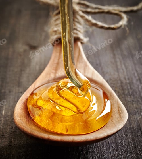 Preview: honey pouring into spoon