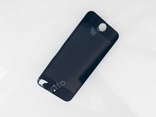 Preview: Broken phone detail