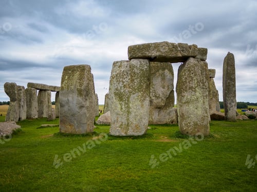 Preview: Scenic view of Stonehenge under a cloudy sky