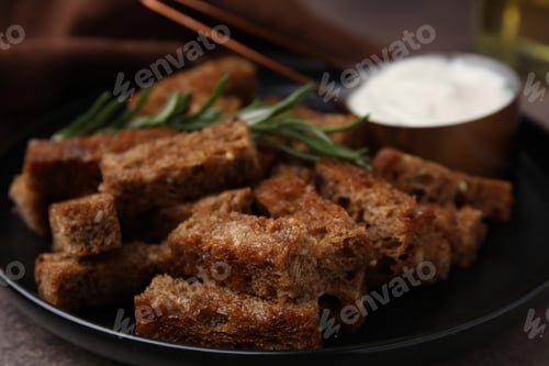 Preview: Crispy rusks with rosemary on plate, closeup