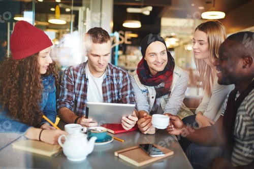 Preview: Students in cafe