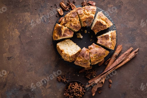 Preview: Bundt cake with cinnamon and nuts