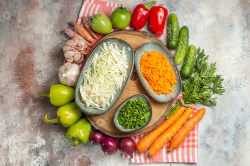 Preview: top view vegetable composition peppers carrots garlic and other vegetables on white background