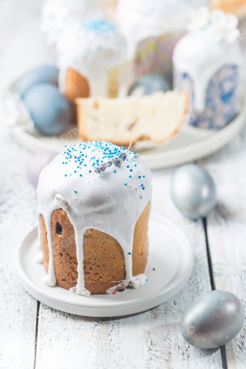 Preview: Easter table with Easter cakes