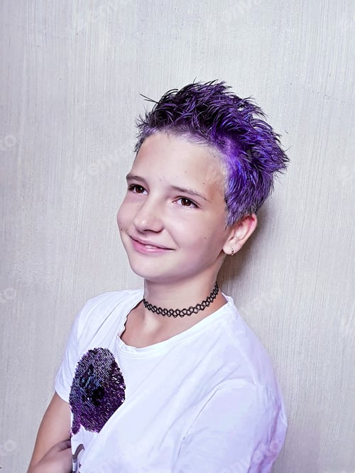 Preview: Teenager girl with purple hair and fashionable hairstyle