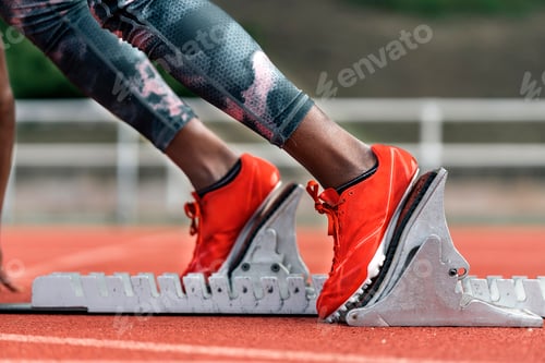 Preview: Athlete sprinter in starting position