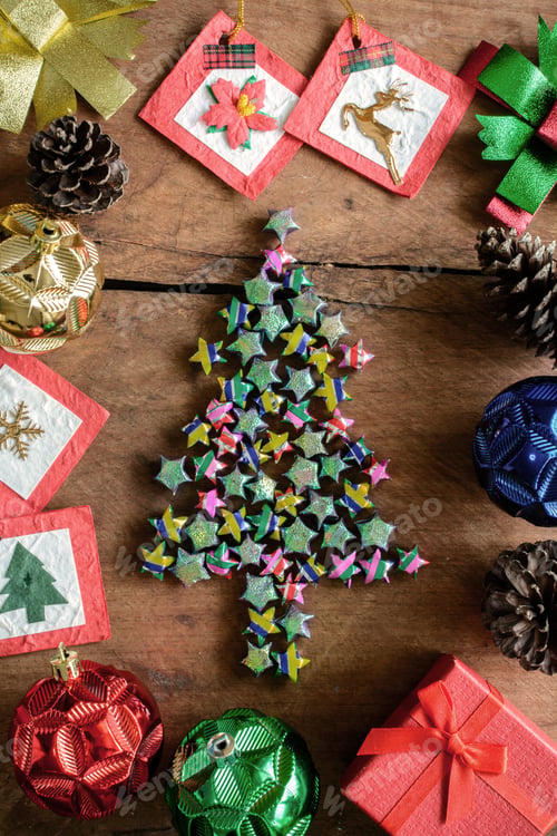 Preview: Vintage gift box on old wooden background, Christmas concept