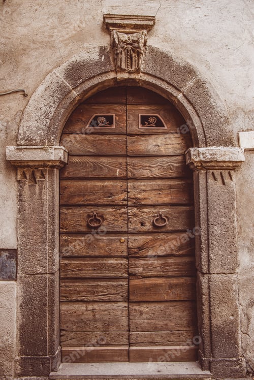 Preview: old wooden doors in Orvieto, Rome suburb, Italy