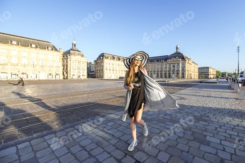 Preview: Woman traveling in Bordeaux city