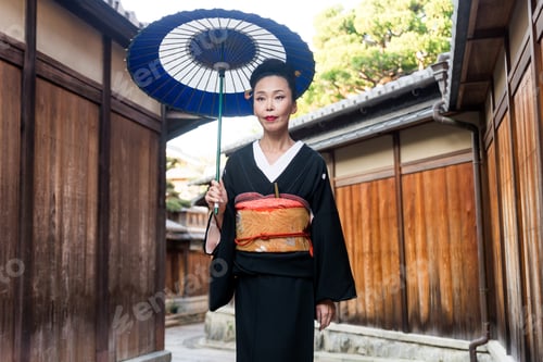 Preview: Asian woman with yukata walking in Kyoto, Japan
