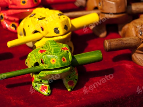 Preview: Toy frogs