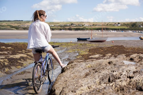Preview: Teenager riding bike