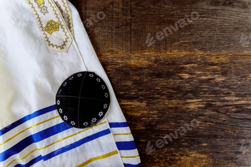 Preview: Jewish prayer items tallit and kippa on a wooden table