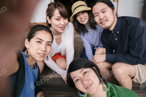 Preview: Group of Japanese tourists taking pictures