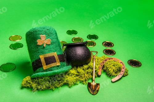Preview: Gold coins scattered on green isolated background, St. Patricks hat, leprechaun kettle, horseshoe
