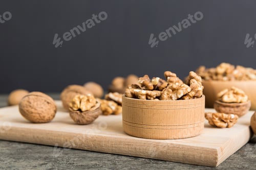 Preview: Fresh healthy walnuts in bowl on colored table background. Top view Healthy eating