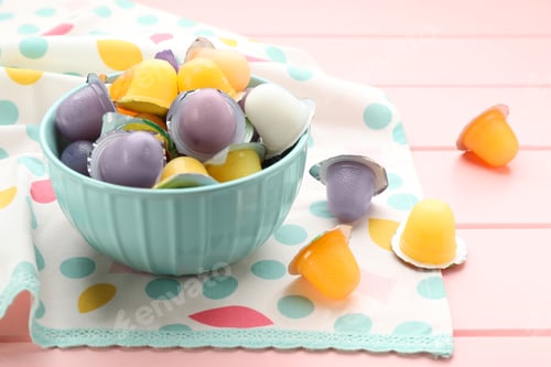 Preview: Bowl with tasty bright jelly cups on pink wooden table