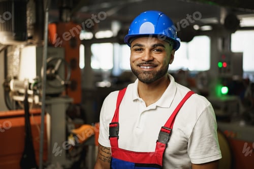 Preview: Portrait of a smiling handsome african american factory worker