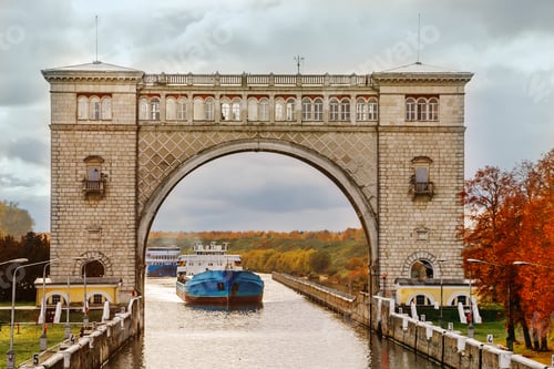 Preview: View of the shipping channel on the river, the ship enters the gateway.