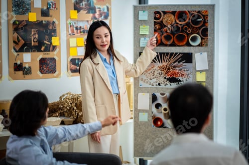Preview: Group of young male and female business people in the office