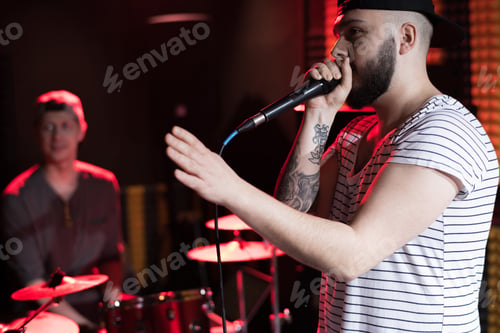 Preview: Hip-Hop Frontman