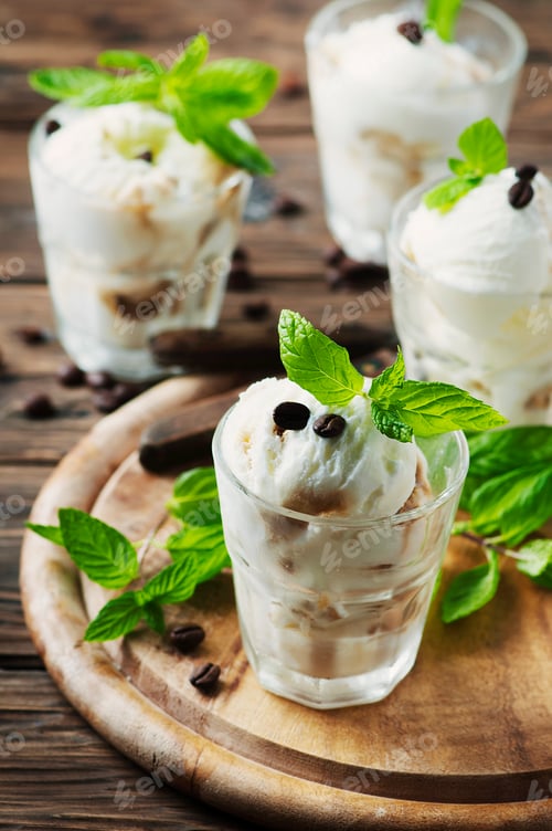 Preview: Coffee ice cream with raw coffe and mint