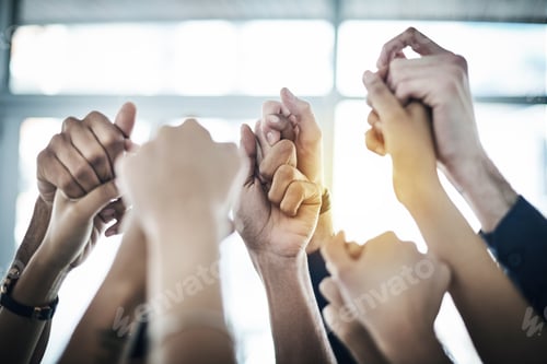 Vista previa: We have each others backs