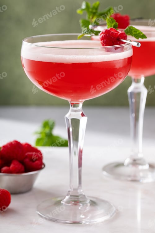 Preview: Raspberry martini cocktail with vodka, juice and raspberry liqueur