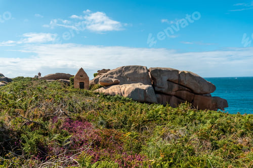 Preview: Old stone dwelling along Lighthouse Mean Ruz, port of Ploumanach