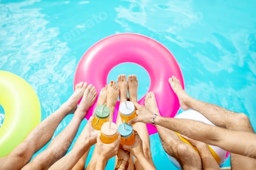 Preview: Legs on the inflatable rings in the swimming pool