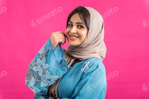 Preview: Arabic woman with abaya in studio