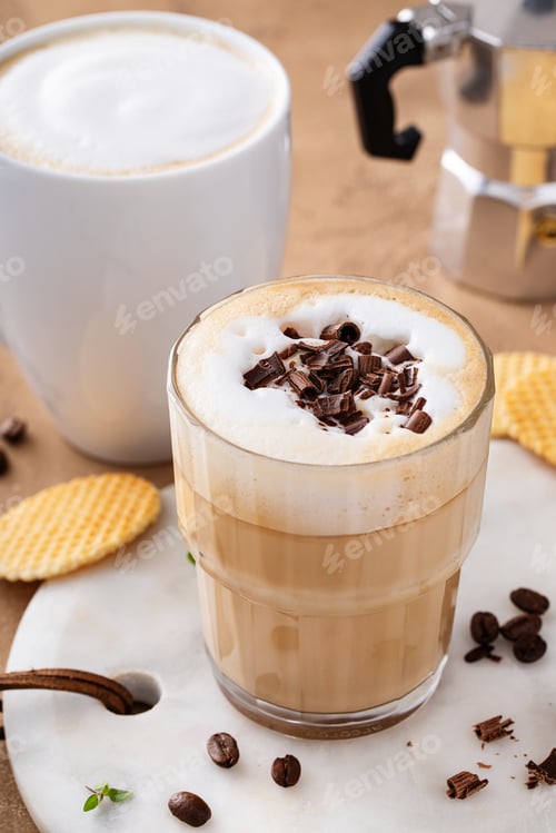 Preview: Hot coffee latte and cappuchino in a glass and mug