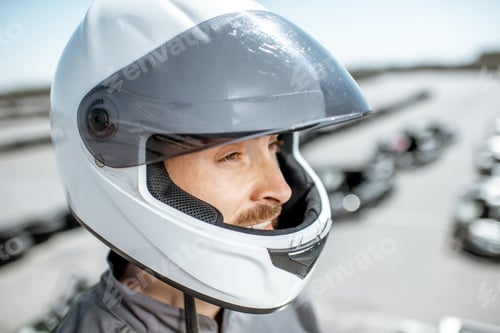 Preview: Portrait of a racer on the track