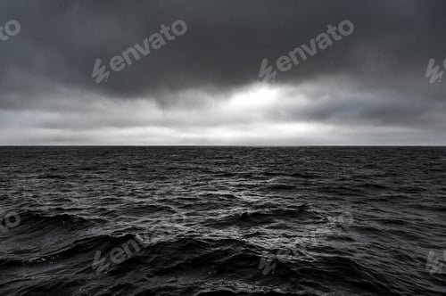Preview: Breathtaking gloomy shot of an ocean and very dark and cloudy sky